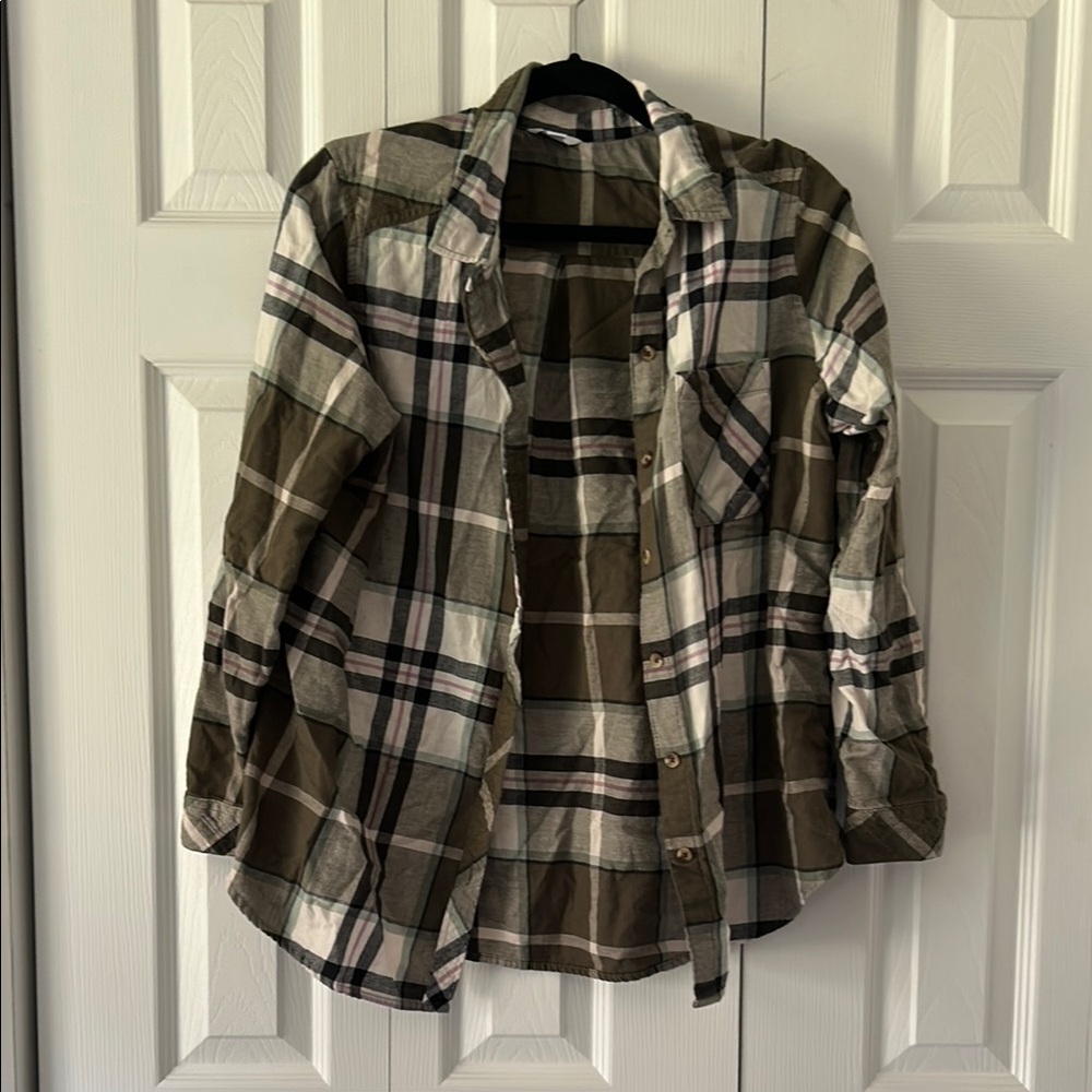 Women’s Plaid Button Up Shirt